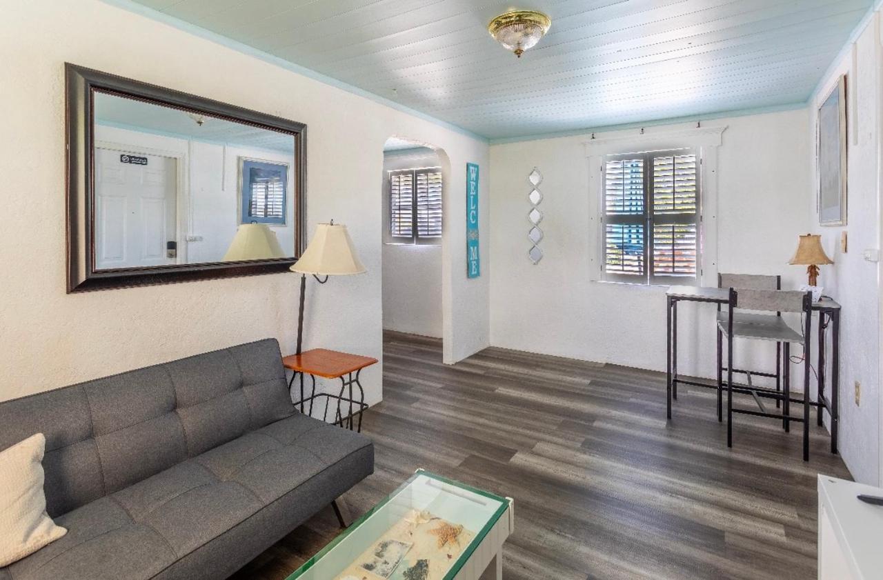Bungalow 1 Minute From The Beach Suite #3 إنغلوود المظهر الخارجي الصورة